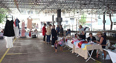 Karşıyakalı kadınların el emeği kazanca dönüşüyor