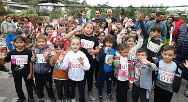 Menderes'te Mandalina Festivali Coşkuyla Gerçekleşti
