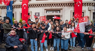 100. Yıl Kitap Kafe ve Kütüphanesi açıldı