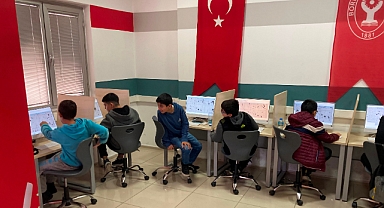 Bornovalı minikler 2 asteroit keşfetti