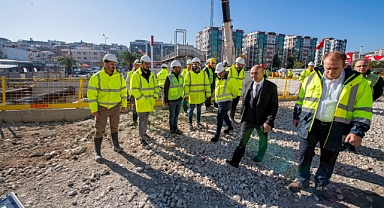 Buca Metrosu çalışmalarına hız katacak dev tünel açma makineleri yer altına indi