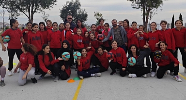 Çiğli Belediyesi'nden Okullara Spor Malzemesi Desteği