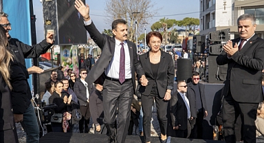 Dikili'de Başkan Adil Kırgöz’den Miting Gibi Aday Adaylığı Açıklaması