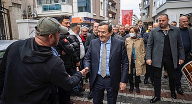 İzmir Büyükşehir Belediyesi Başkan Aday Adayı Konak Belediye Başkanı Abdül Batur'a miting gibi karşılama