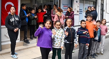 İzmir’de çocuklar 12D sinema keyfi yaşıyor
