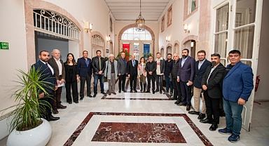 İzmir Şanlıurfa Federasyonu’ndan Başkan Soyer’e teşekkür ziyareti
