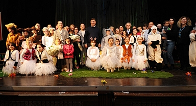 Karşıyaka’da binlerce yurttaş tiyatroyla buluştu