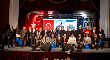 Kemeraltı’nın asırlık işletmelerine onur plaketi