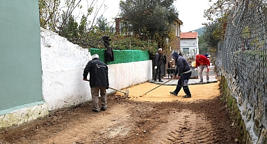 Menderes Kuyucak Mahallesi’nde kilit parke çalışmaları gerçekleştiriliyor