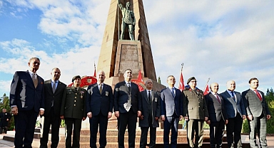 Menemen Belediye Başkanı Aydın Pehlivan, “Şehadetlerinin 93’üncü yılında Asteğmen Kubilay’ı, Bekçi Hasan ve Bekçi Şevki’yi saygı, rahmet ve minnetle yâd ediyoruz