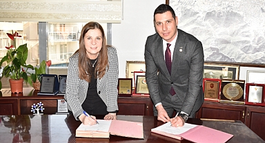 Balçova’da Memurlarla toplu sözleşme imzalandı