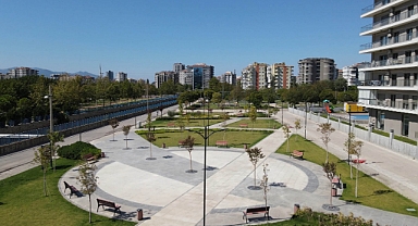 Bayraklı’nın 21 yeni parkı hizmete açılıyor