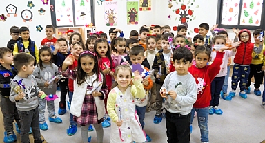 Bornova’da miniklerin karne heyecanı
