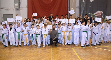 Foça Taekwondo takımı sertifikalarını aldı