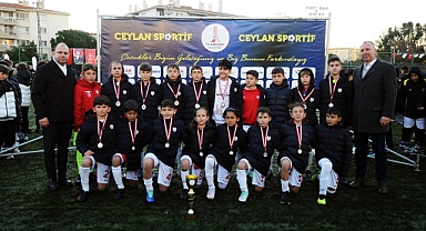 Karşıyaka’da futbol rüzgârı esti