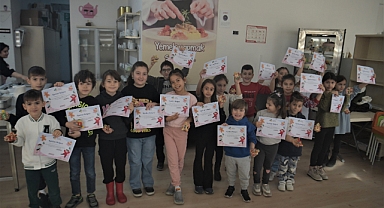 Bornova'da Minikler mutfakta eğlenerek öğrendi