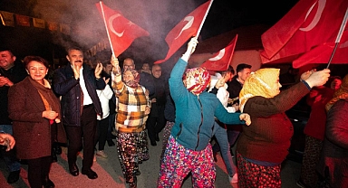 Dikili'de Başkan Adil Kırgöz 1200 araçlı konvoyla Deliktaş’ta seçim startını verdi