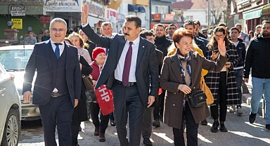 Dikili'de Başkan Kırgöz’ün ziyareti mitinge dönüştü