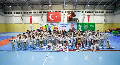 Gaziemir’in taekwondocularından kuşak mücadelesi