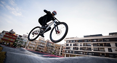 Karşıyaka’da Pump Track Bisiklet Parkuru'na büyük ilgi