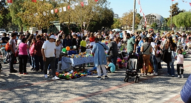 Karşıyaka’da Sevgililer Günü Pazarı