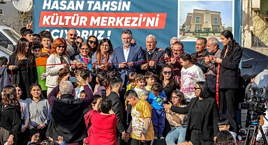 Bayraklı ‘Hasan Tahsin Kültür Merkezi’ görkemli törenle açıldı