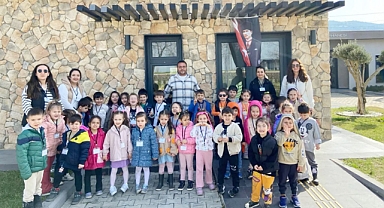 Efes Tarlası Yaşam Köyü’nde çocuklar toprakla buluşuyor