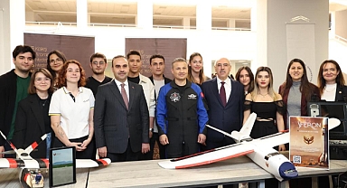 İlk Türk astronot Alper Gezeravcı Dokuz Eylül Üniversitesi'nde düzenlenen Gençlik Buluşması programına katıldı
