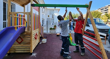 Karşıyaka’da ahşap atölyesi fabrika gibi çalışıyor