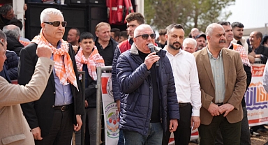 Kemalpaşa'da 1. Boğa Güreşi Festivali gerçekleşti