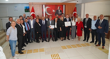 Ayvalık Belediye Başkanı Mesut Ergin mazbatasını aldı