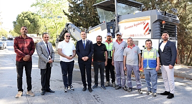 Bornova'da asfaltlama çalışmaları sürüyor