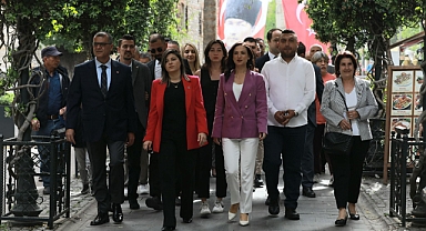 Efes Selçuk'ta 23 Nisan Ulusal Egemenlik ve Çocuk Bayramı Çocuk Şenliği ile kutlandı