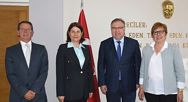 Foça Belediye Başkanı Saniye Bora protokol üyelerini makamlarında ziyaret etti