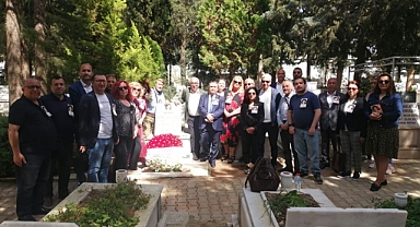 Gazeteci Aytaç Sefiloğlu, vefatının 24. yıldönümünde Narlıdere Aşağı Mezarlık’ta kabri başında ailesi ve meslektaşları tarafından anıldı
