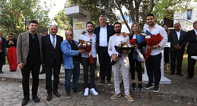 Güzelbahçe Belediye Başkanı Mustafa Günay, personel ve vatandaşların bayramını kutladı