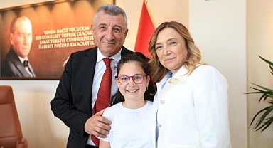 Güzelbahçe'de Çocuk Başkan Koltuğa Oturdu, Talimatı Verdi