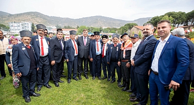 İzmir’in geleneksel festivaliyle Bayındır’da yine çiçekler açtı 