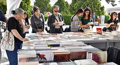 İzmir Kitap Fuarı kitapseverlerin Kültürpark özlemini giderdi