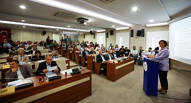 Karabağlar Belediye Başkanı Helil Kınay yönetiminde toplanan Karabağlar Belediye Meclisi, 2023 yılı faaliyet raporunu kabul etti