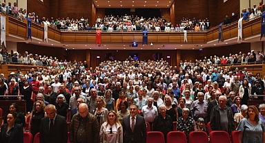 Ruhu genç İzmirliler gösterileriyle büyüledi