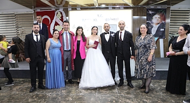 Bayraklı'da Başkan İrfan Önal ilk nikahlarını kıydı