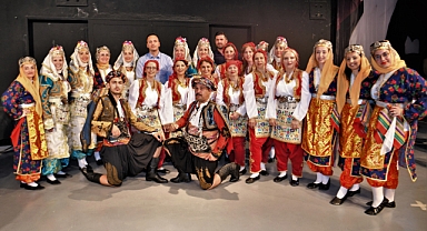 Bornovalı kursiyerlerden müzik ve dans şov
