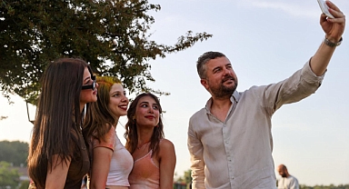 Buca'da rengarenk bayram kutlaması