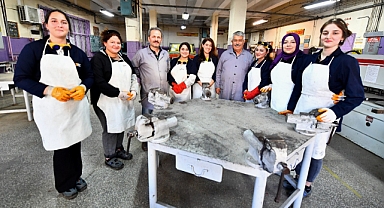 Kadın kaynakçılar iş başında