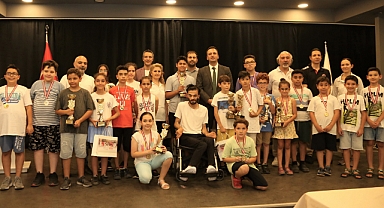 Bornovalı çocukların satranç heyecanı