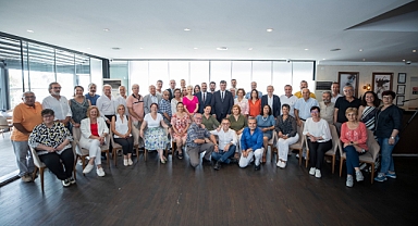 İzmir Büyükşehir Belediye Başkanı Dr. Cemil Tugay, CHP İzmir İl Örgütü tarafından düzenlenen programda parti eğitmenleri ile buluştu