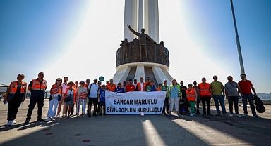 Karşıyaka’da çevre gönüllülerinden sahil temizliği