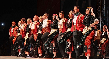 Konak’ın Halk Oyunları Şenliği 18’inci kez ‘merhaba’ dedi