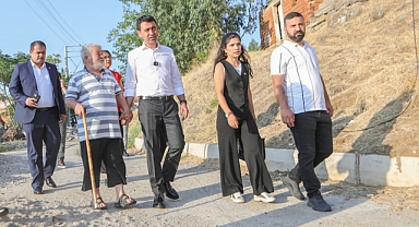 Bayraklı'da Başkan Önal, mahalle turlarına devam ediyor